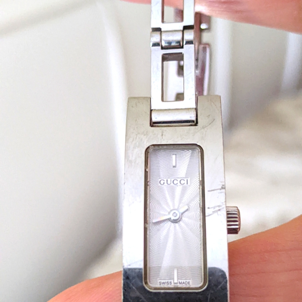 AUTHENTIC GUCCI SWISS MADE LADIES QUARTZ TIMEPIECE MODEL 3900L - Picture 6 of 7